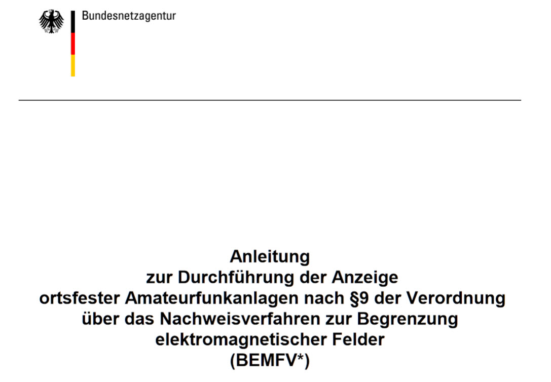 1) Kurzbeschreibung: Ausschnitt aus einem deutschsprachigen Dokument mit der Überschrift „Anleitung zur Durchführung der Anzeige ortsfester Amateurfunkanlagen nach §9 der Verordnung über das Nachweisverfahren zur Begrenzung elektromagnetischer Felder (BEMFV)“.

2) Ausführliche Beschreibung: Die Abbildung zeigt einen Ausschnitt aus einem deutschsprachigen Dokument mit dem Bundesadler, einem schmalen, vertikalen Balken in Schwarz-Rot-Gold und dem Schriftzug „Bundesnetzagentur“. Von dem Dokument selbst ist nur die Überschrift zu sehen: „Anleitung zur Durchführung der Anzeige ortsfester Amateurfunkanlagen nach §9 der Verordnung über das Nachweisverfahren zur Begrenzung elektromagnetischer Felder (BEMFV)“.